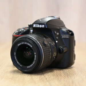 Occasion Nikon D3300 + AF-S 18-55 mm VR II